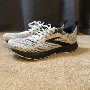 Brooks Running shoes| Size: 10| Color: Black and white